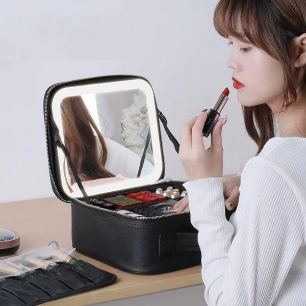 ChicBag - Cosmetic Bag with Mirror & USB Port