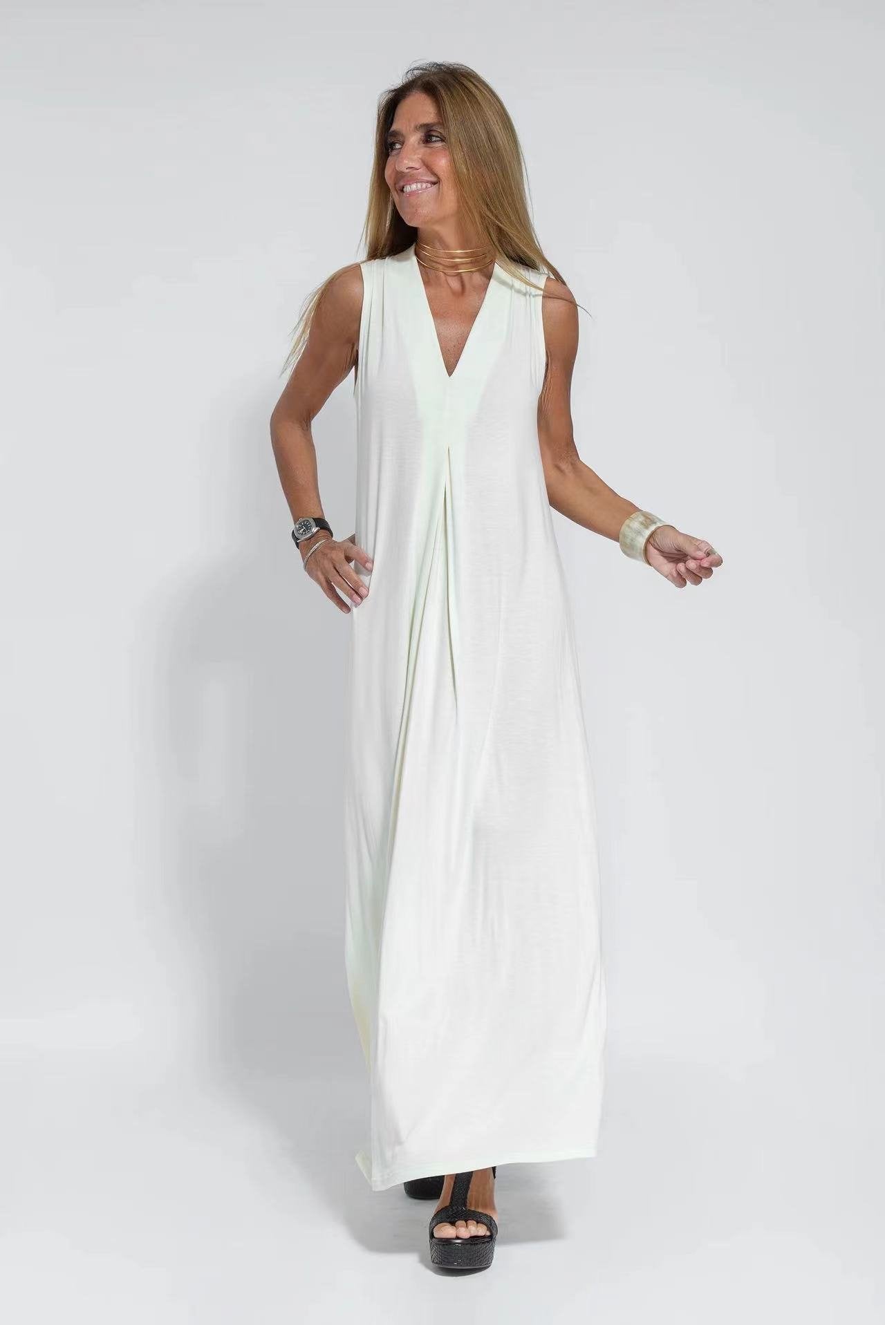 SleekSiren Elegant Solid Color Sleeveless Maxi Dress