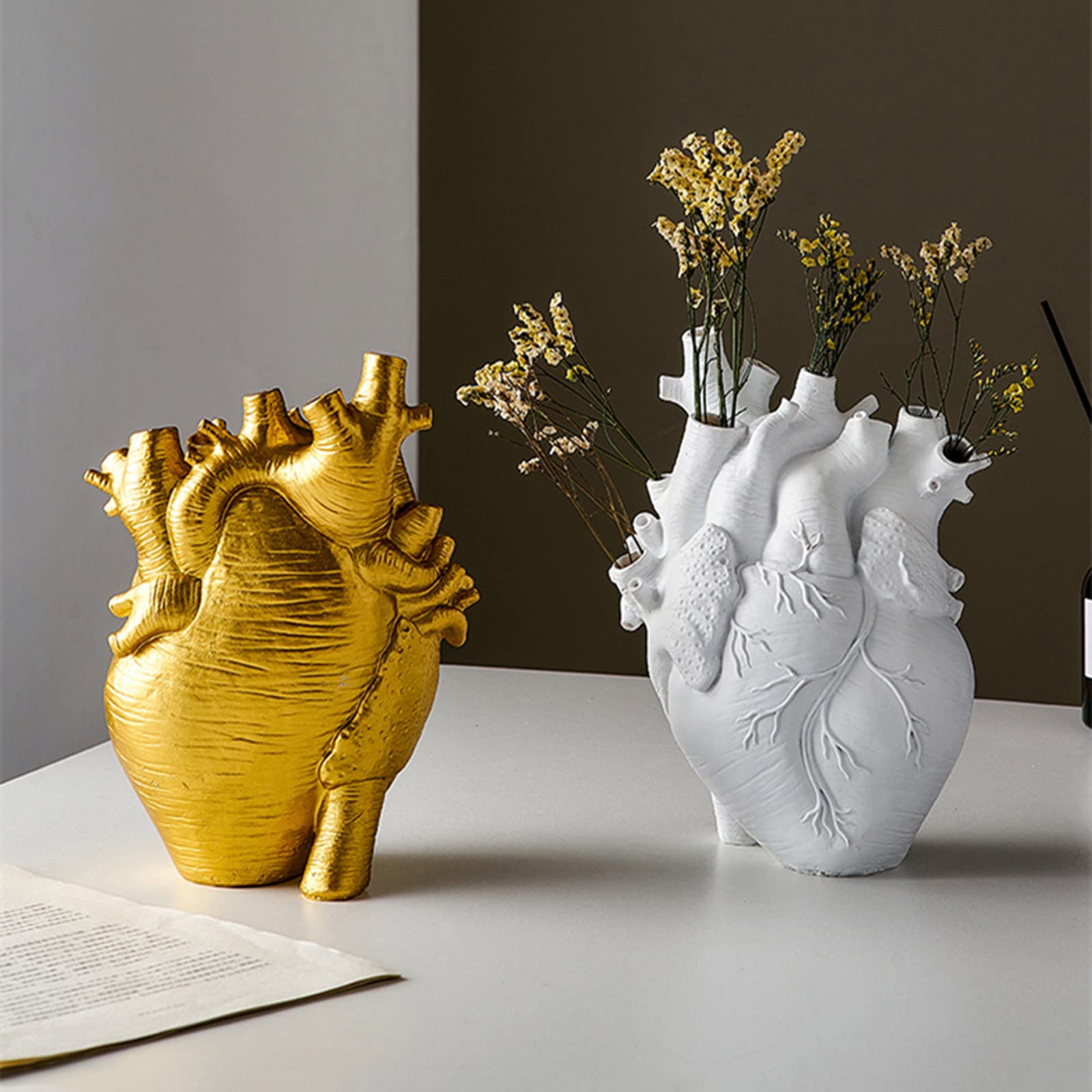 HeartVase - Modern heart-shaped resin vase