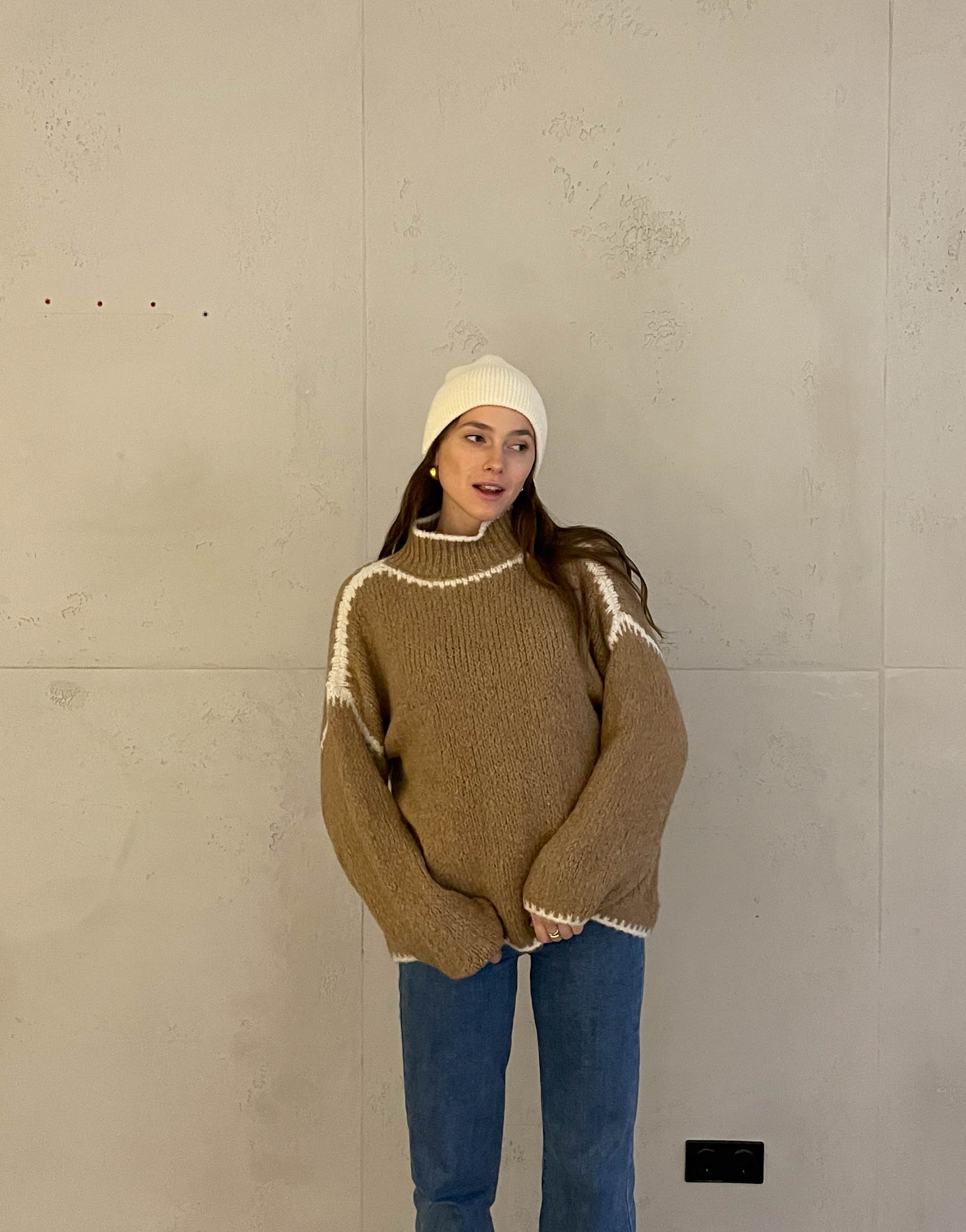 Sweater with contrasting stitching