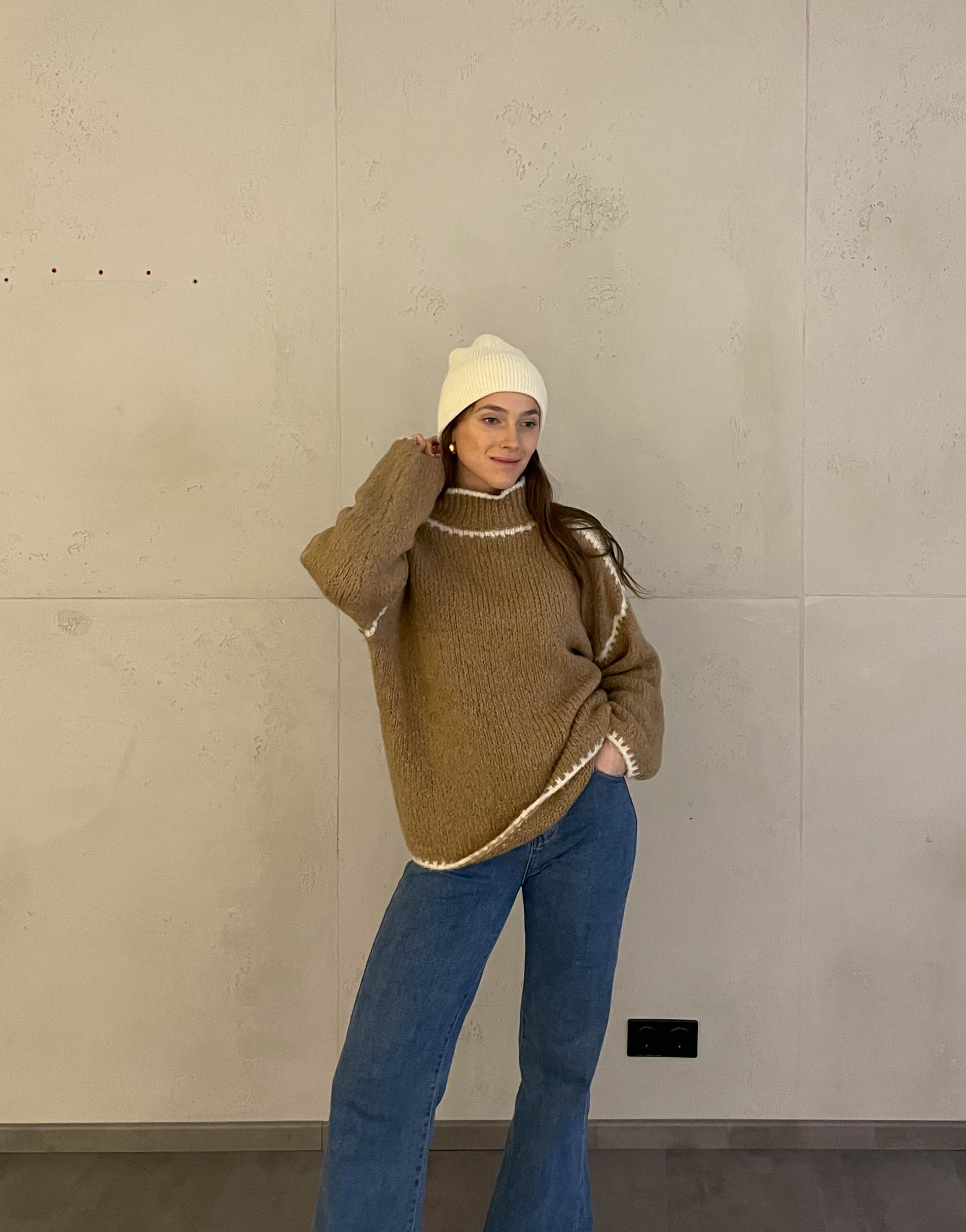 Sweater with contrasting stitching