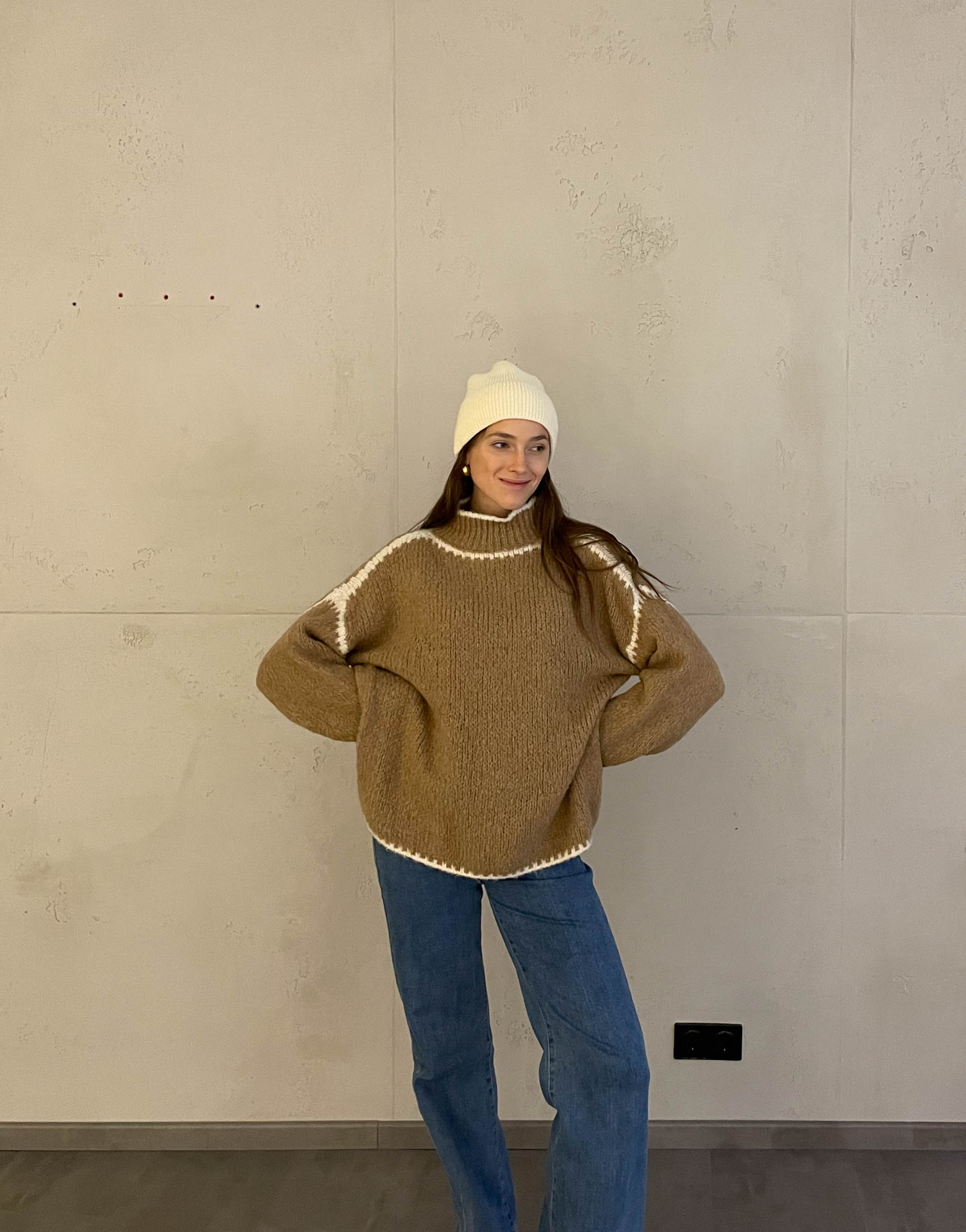 Sweater with contrasting stitching