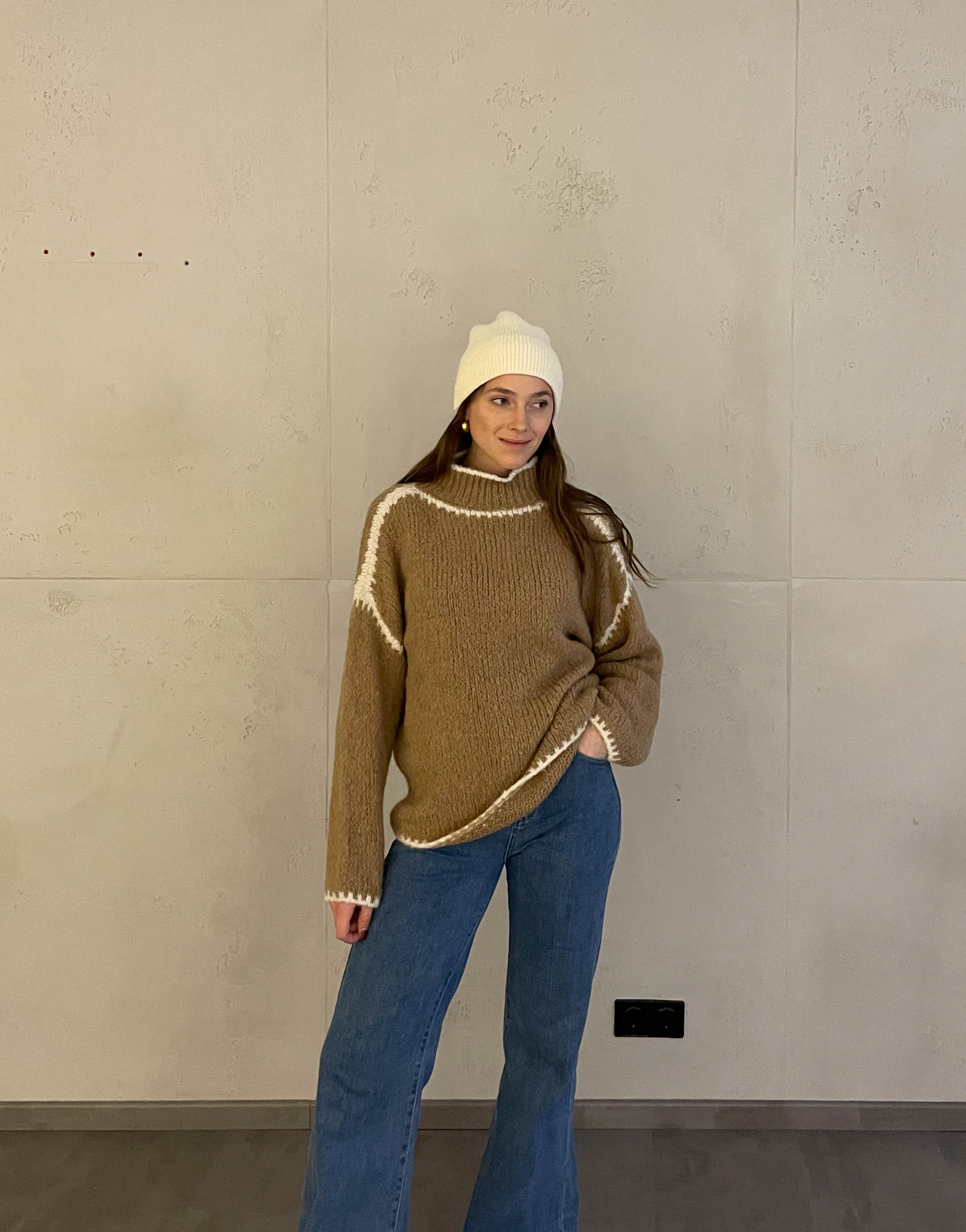 Sweater with contrasting stitching