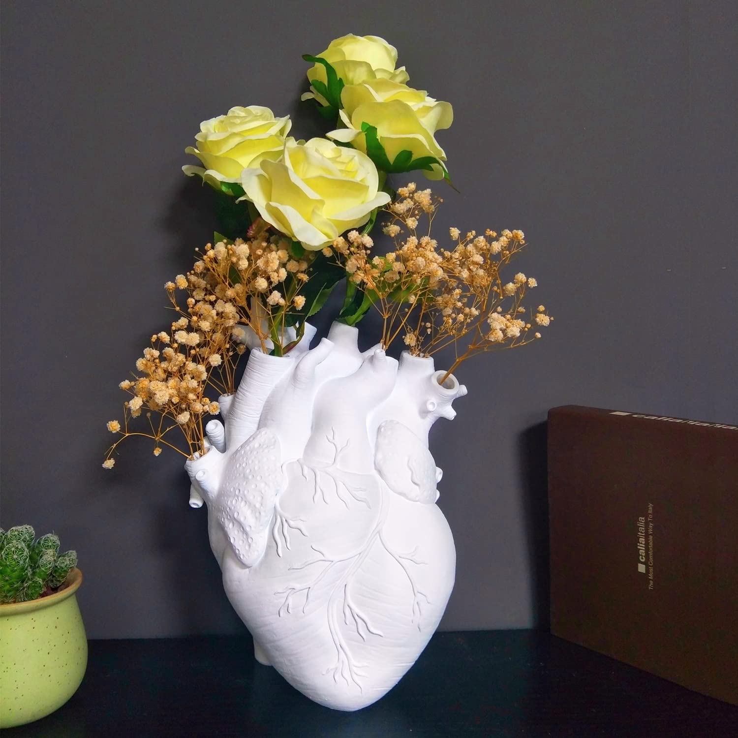 HeartVase - Modern heart-shaped resin vase