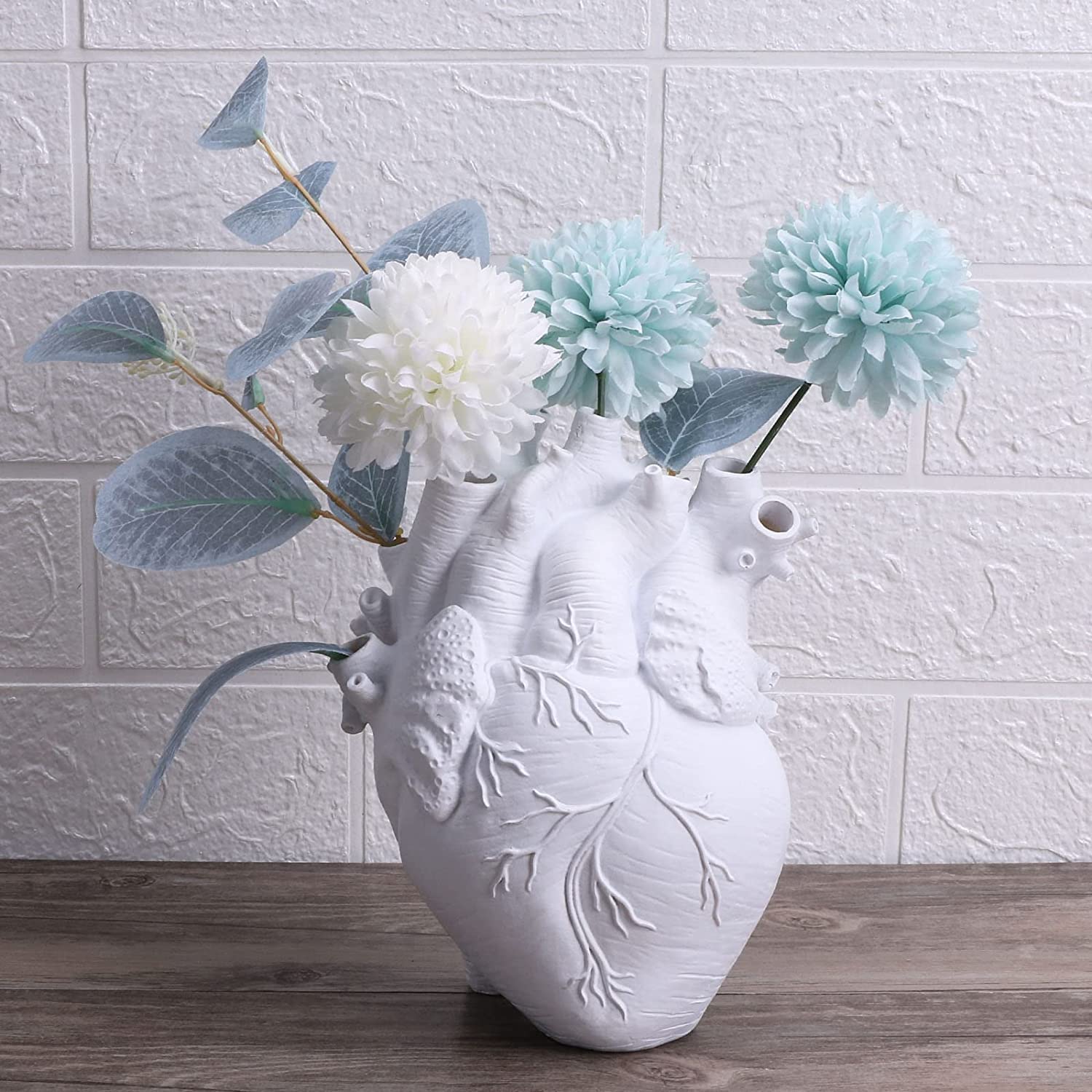 HeartVase - Modern heart-shaped resin vase